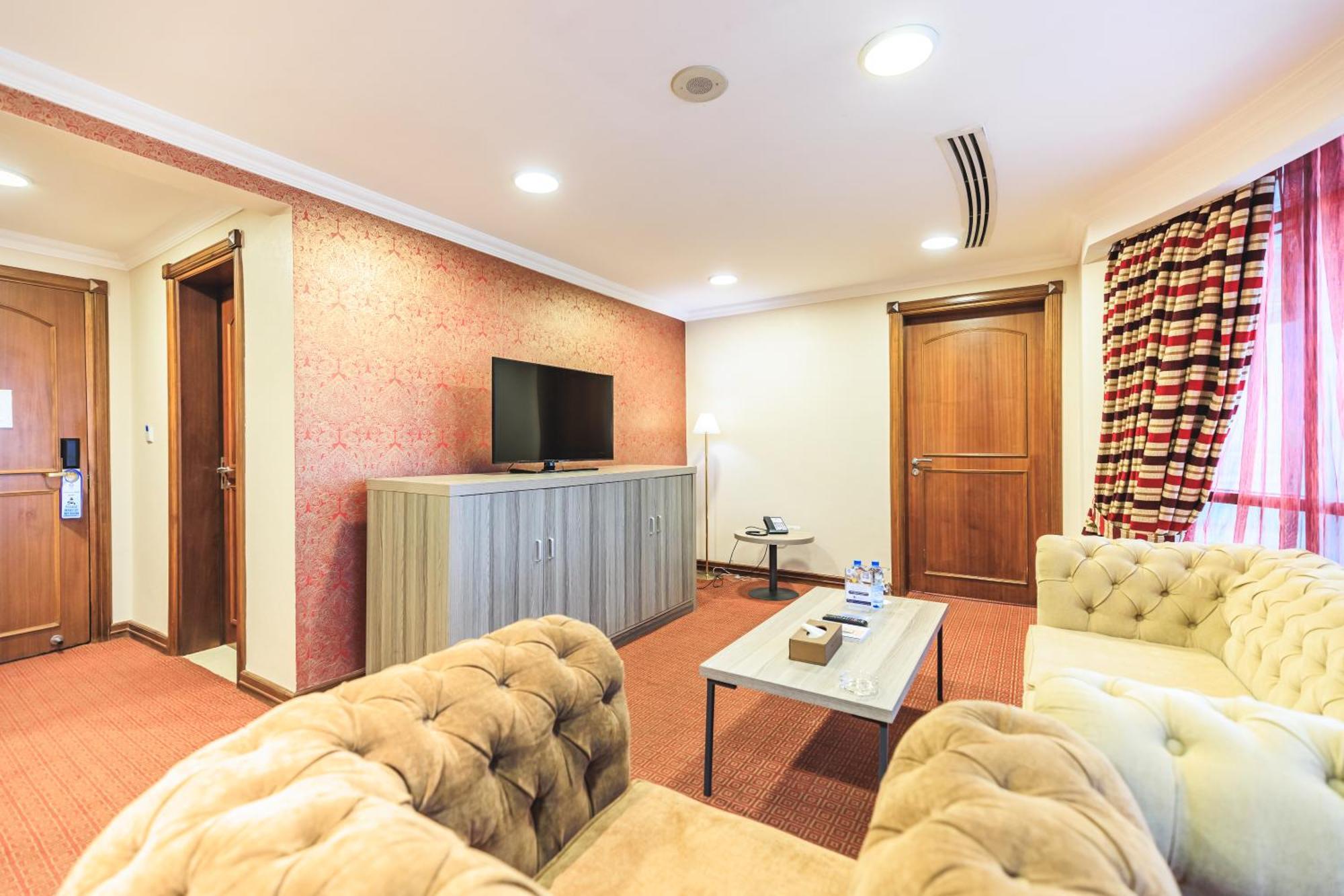 Sapphire Plaza Hotel 4*